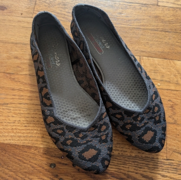 Sketchers,  Leopard Print Fabric Flats - Picture 1 of 7